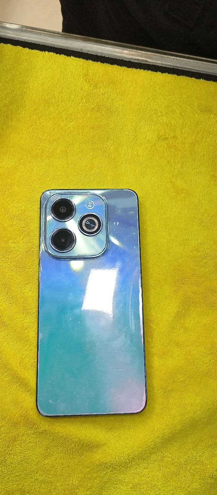 Infinix Hot 40i · 8GB / 256GB