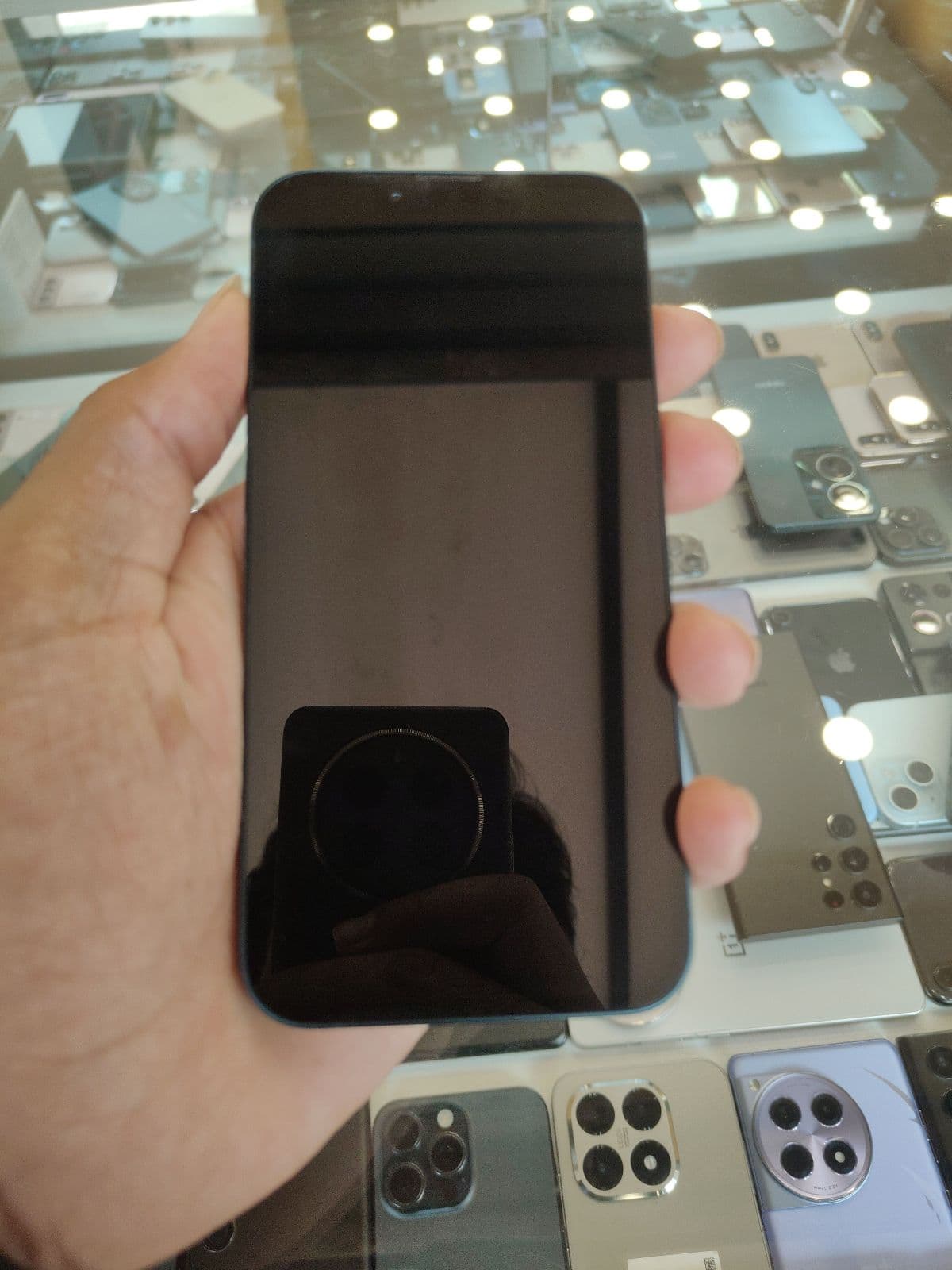 Apple iPhone 13 128GB in Midnight — photo 2