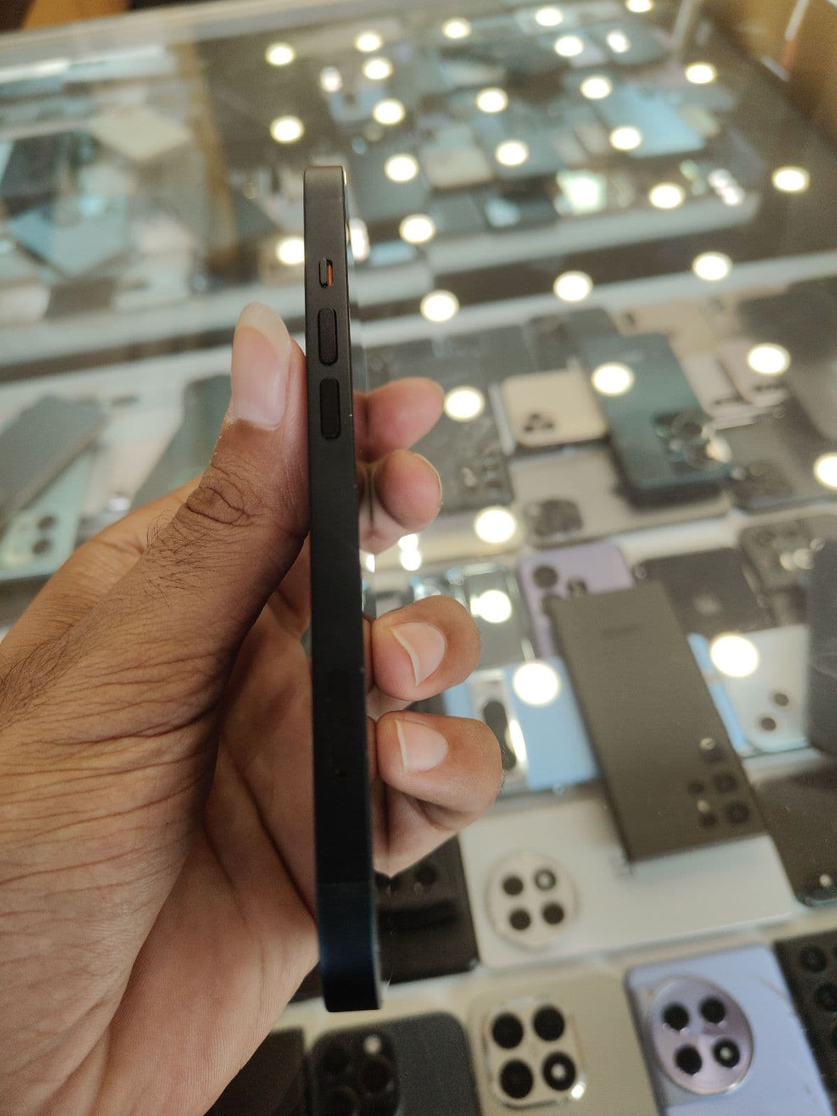 Apple iPhone 13 128GB in Midnight — photo 3