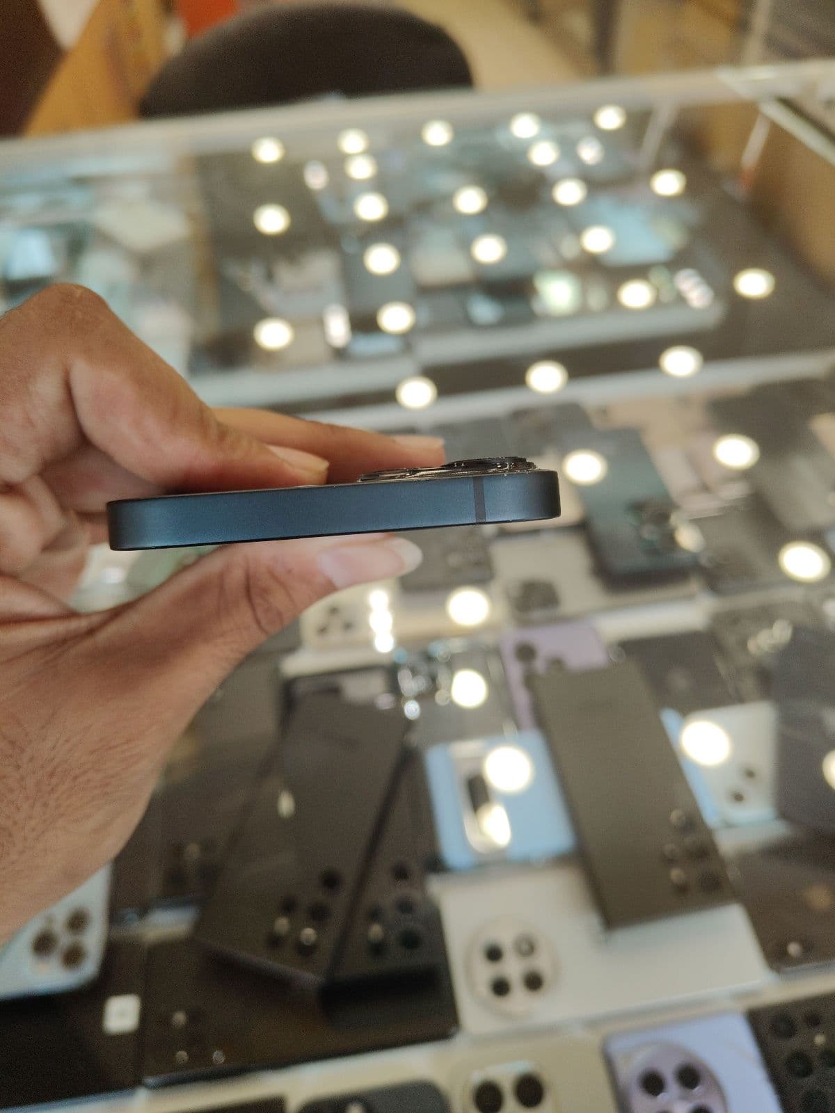 Apple iPhone 13 128GB in Midnight — photo 5