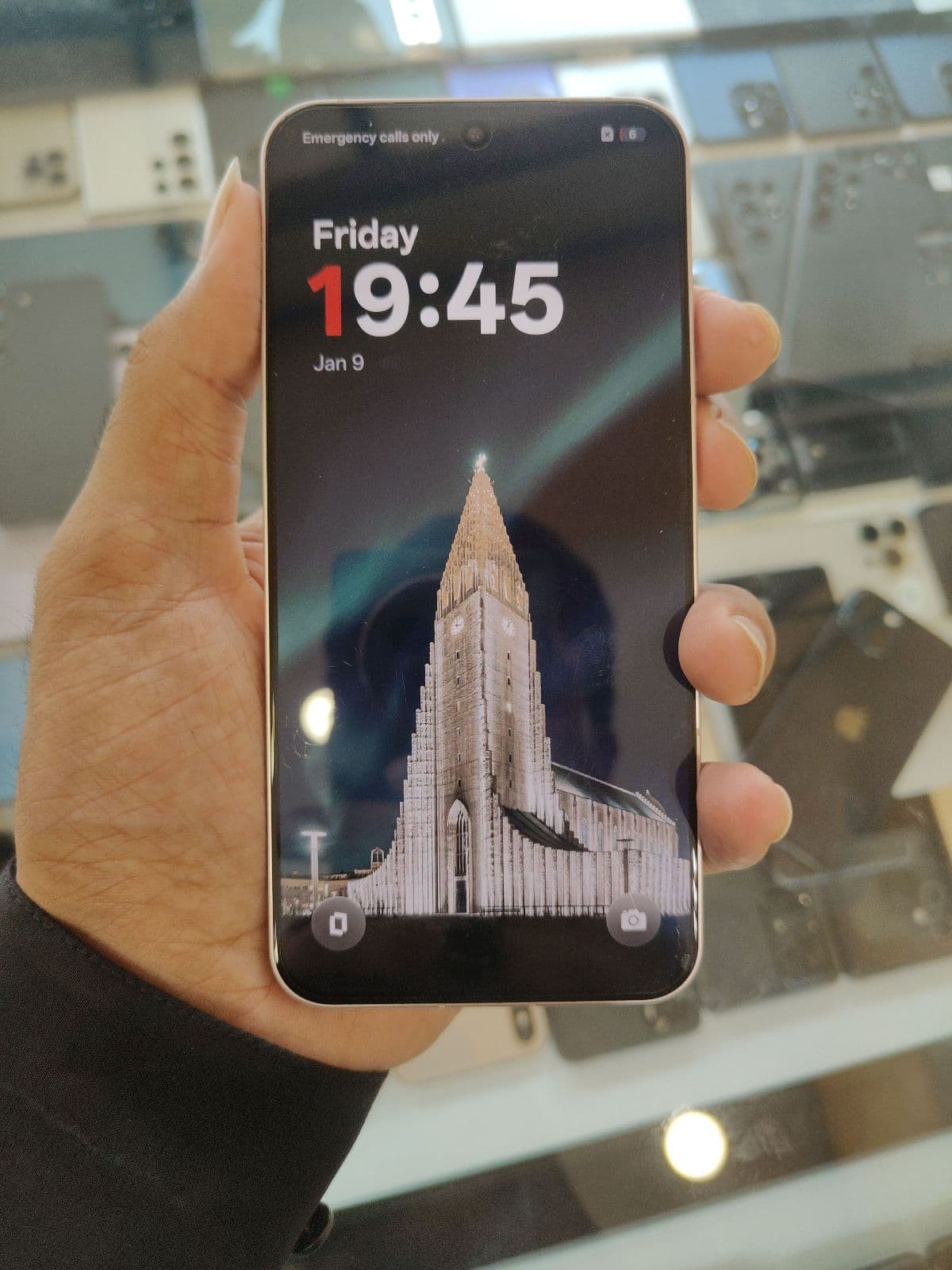 OnePlus 13T 12GB / 256GB in Heart-pounding Pink — photo 4