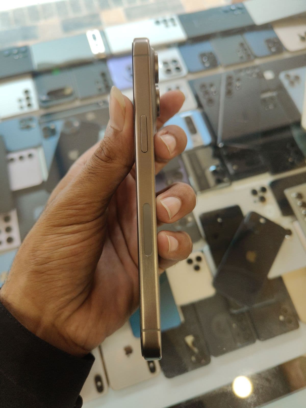 Apple iPhone 15 Pro Max 256GB in Natural Titanium — photo 2