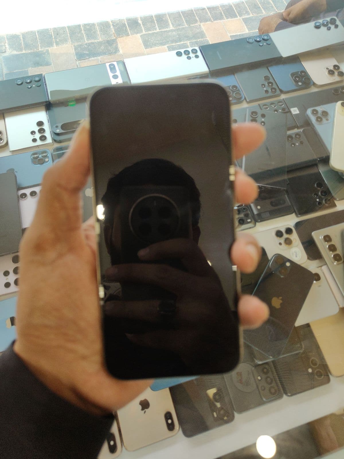 Apple iPhone 15 Pro Max 256GB in Natural Titanium — photo 3