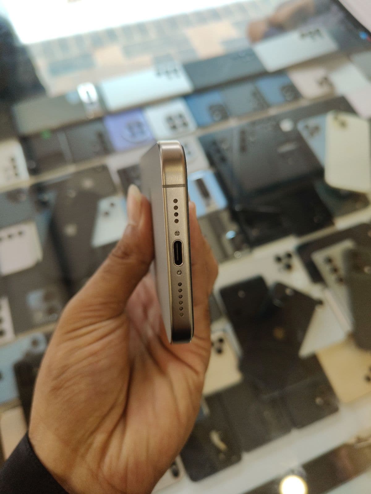 Apple iPhone 15 Pro Max 256GB in Natural Titanium — photo 4