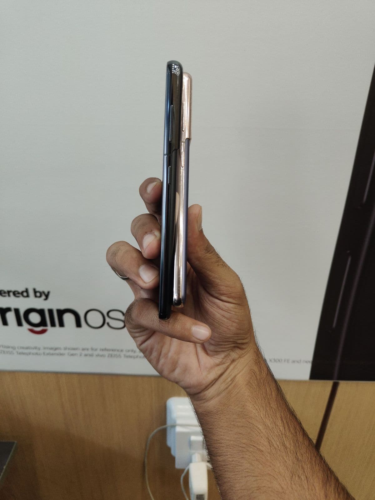 Samsung Galaxy S21 8GB / 128GB in Phantom Gray — photo 2