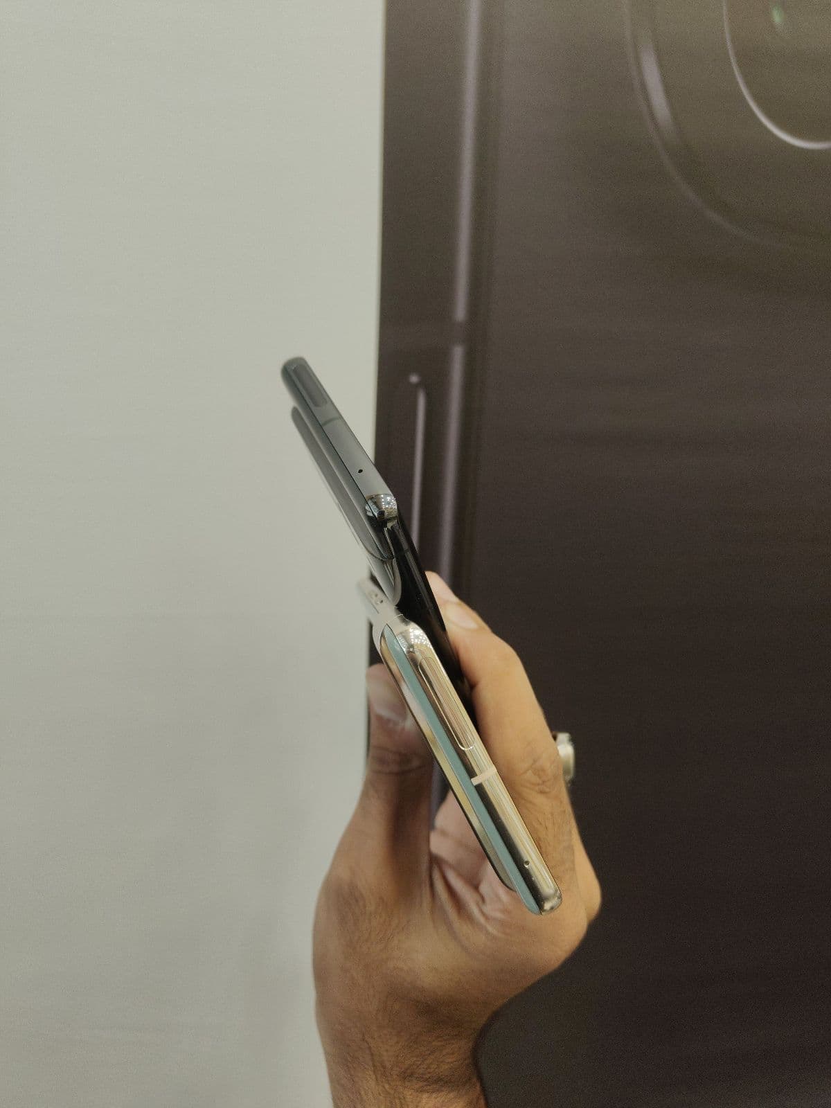 Google Pixel 7 Pro 12GB / 128GB in Hazel — photo 3