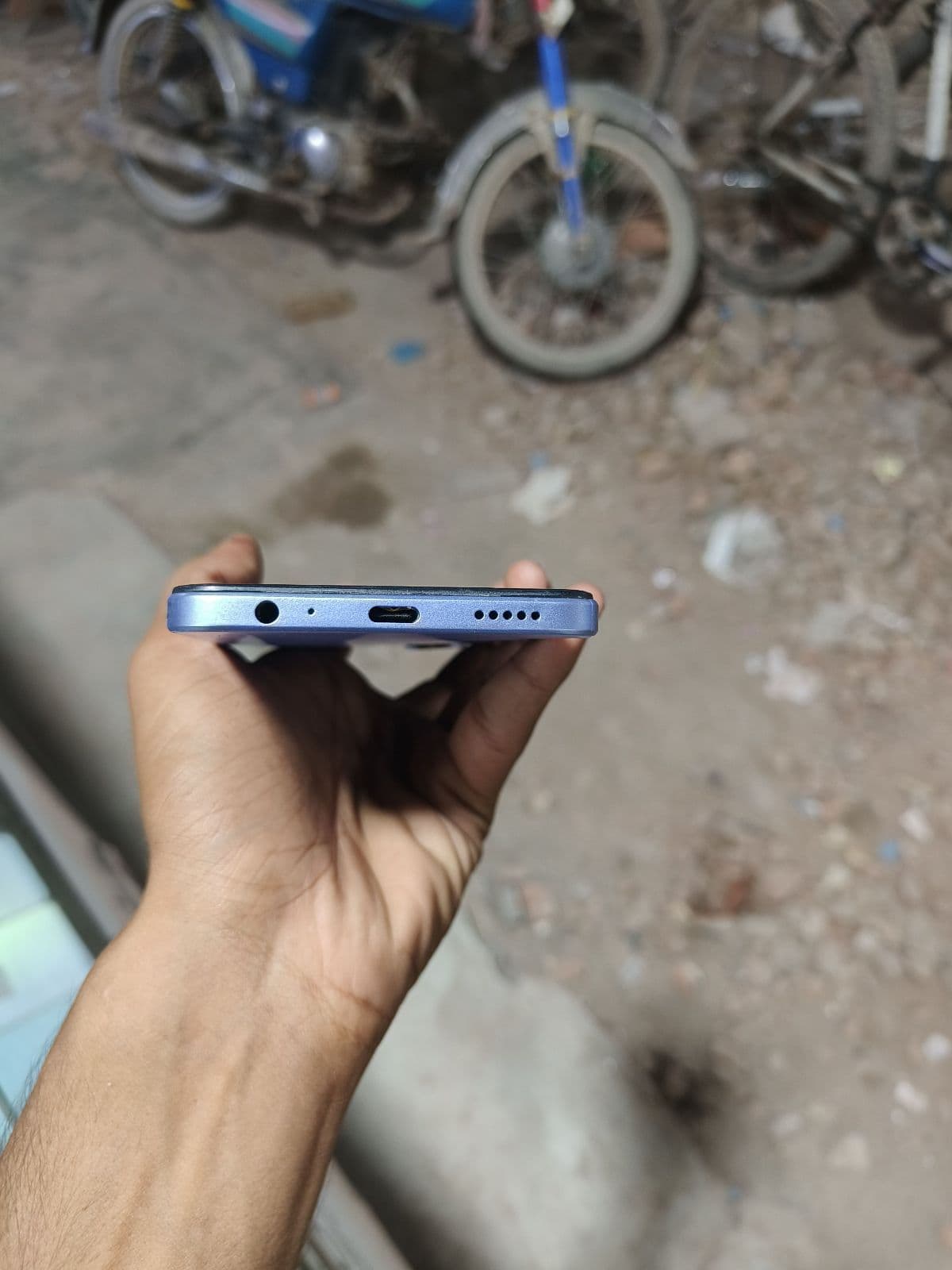 Vivo Y17s 6GB / 128GB in Glitter Purple — photo 3