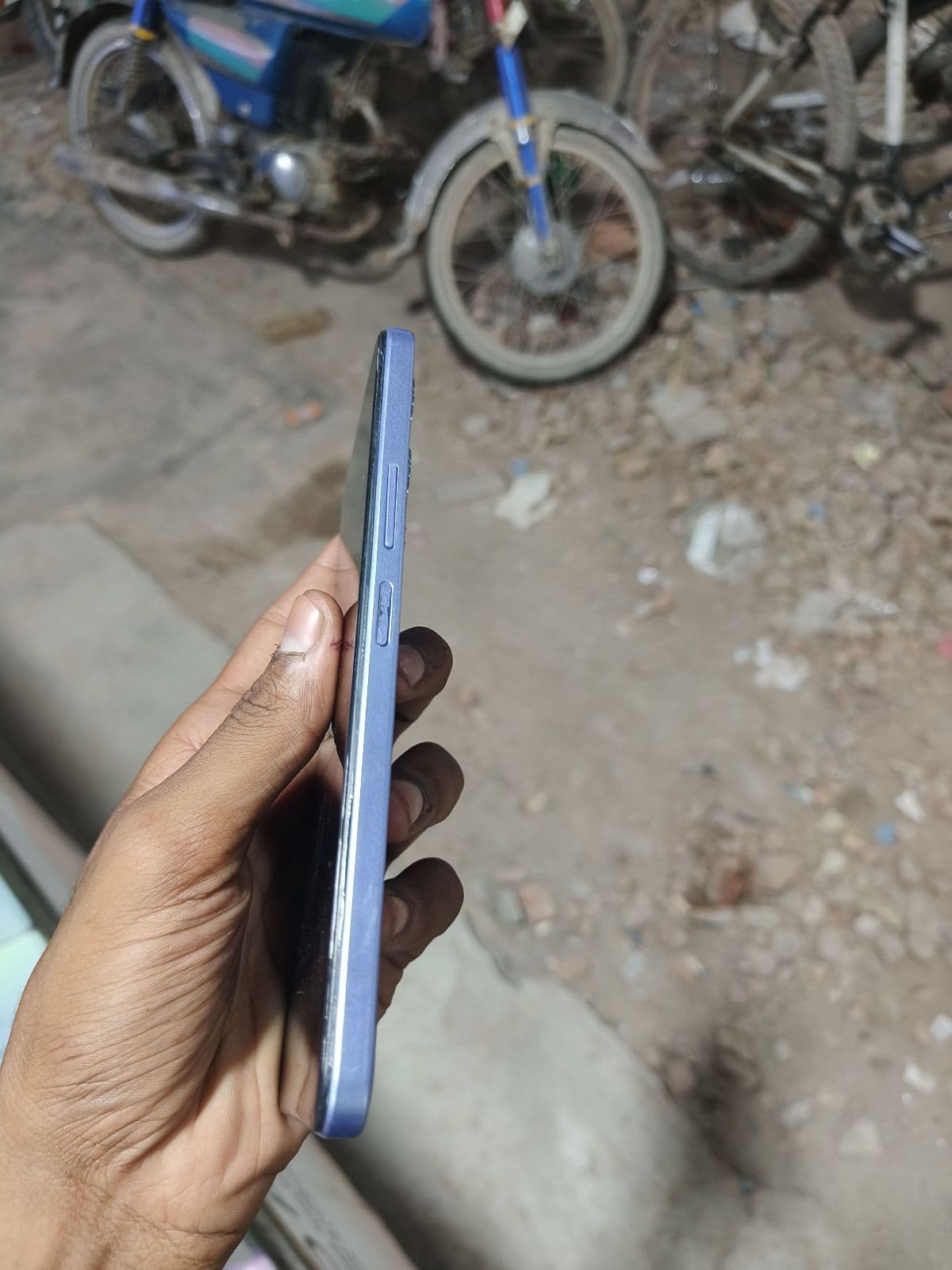 Vivo Y17s 6GB / 128GB in Glitter Purple — photo 4
