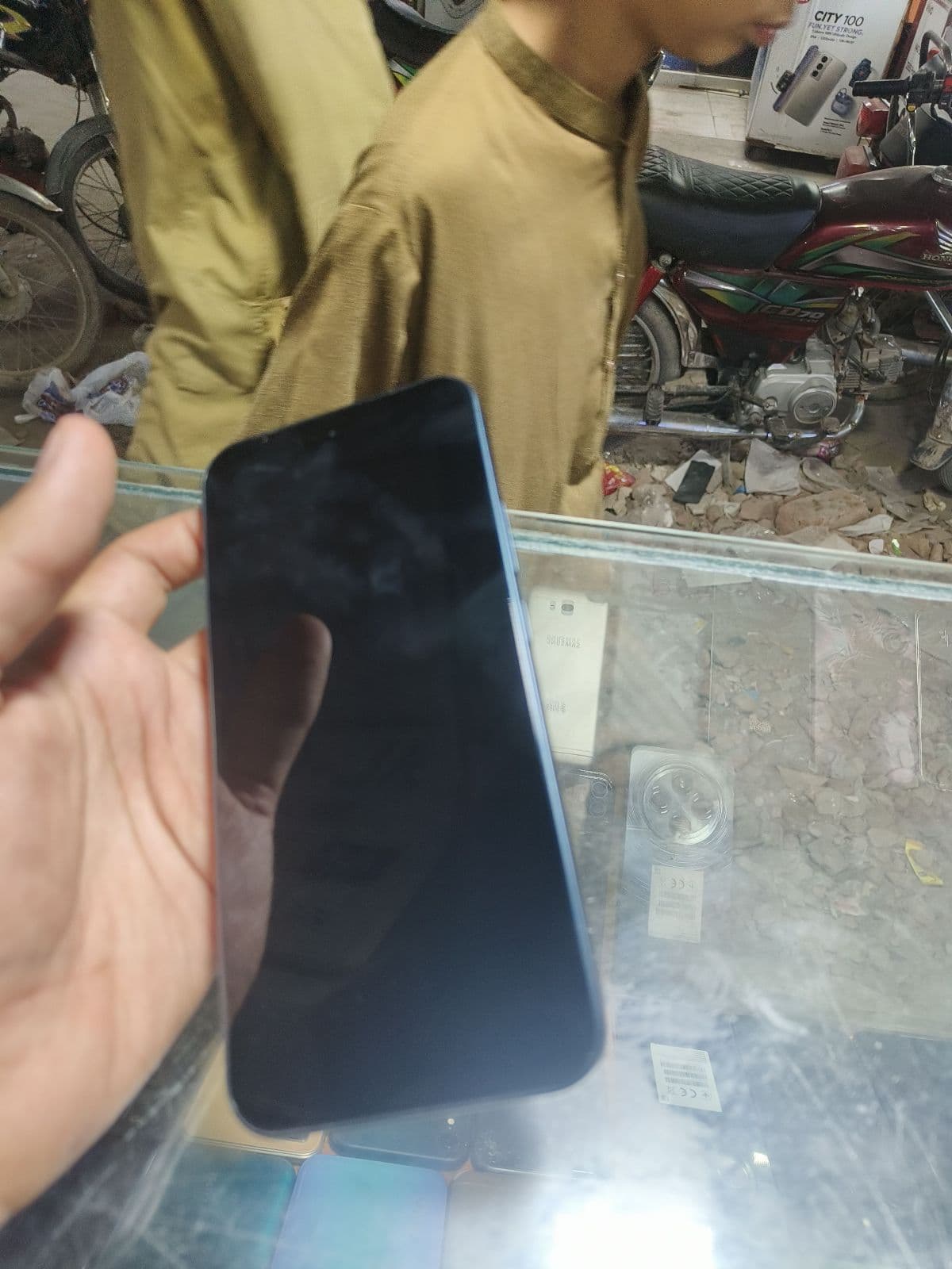 Vivo Y500 8GB / 128GB in Midnight Blue — photo 3