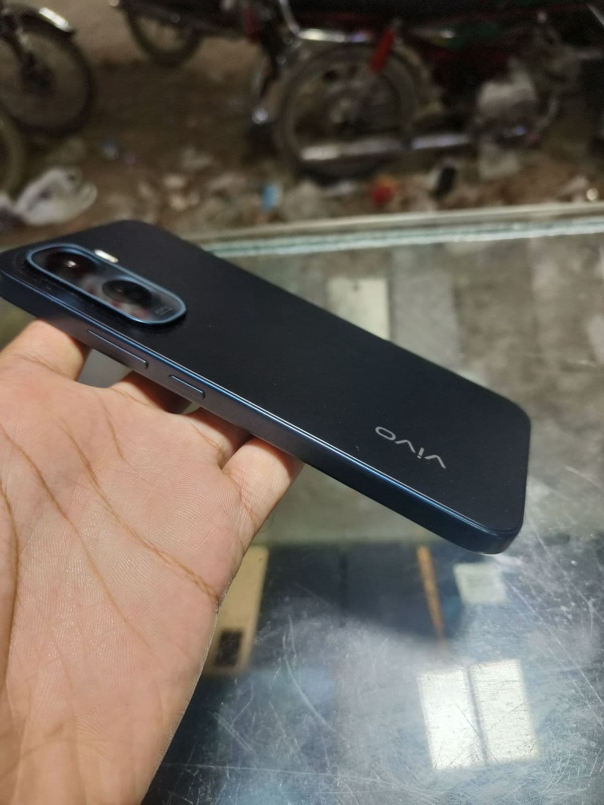 Vivo Y500 8GB / 128GB in Midnight Blue — photo 5