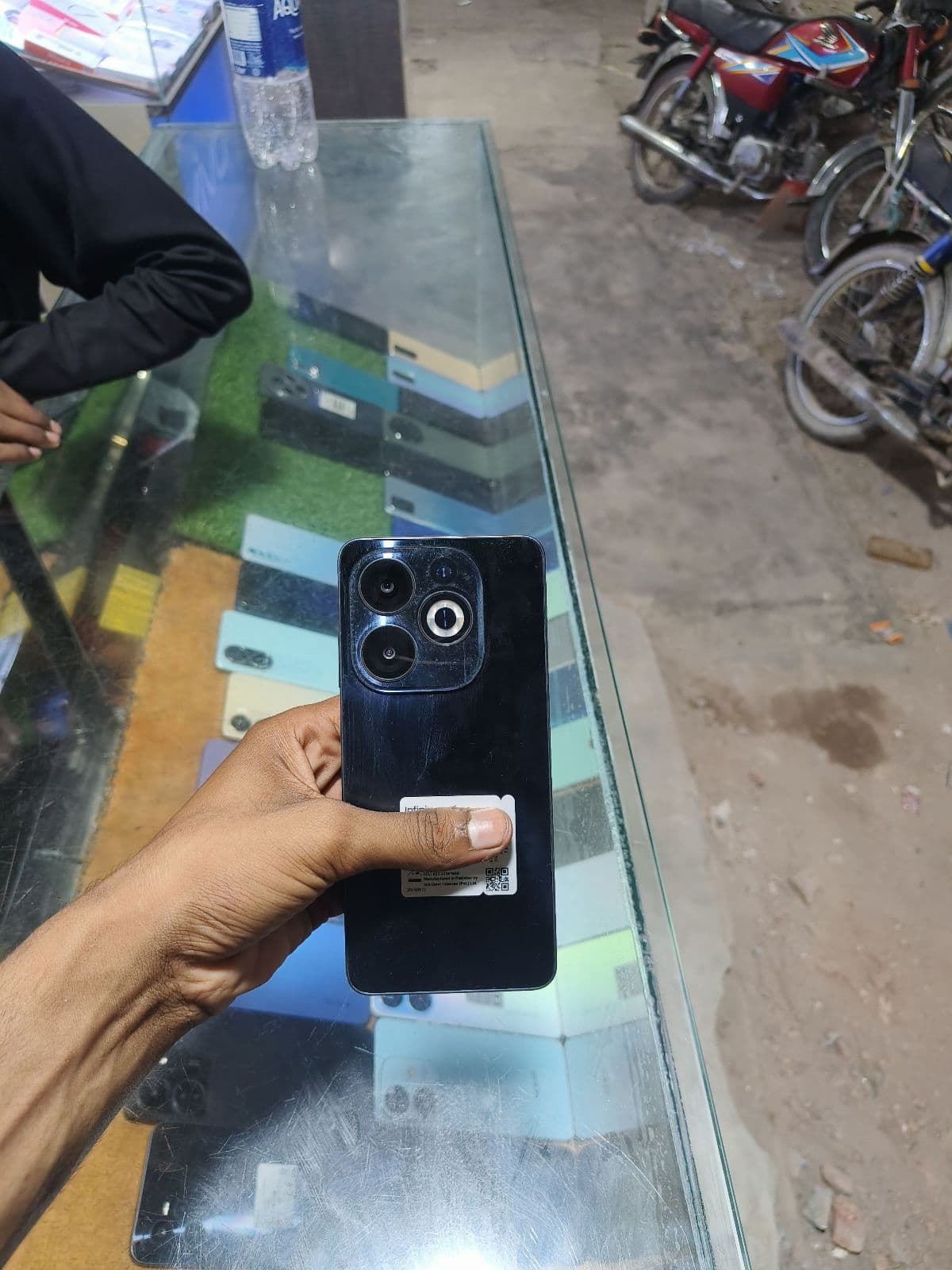 Infinix Smart 8 Pro · 4GB / 64GB
