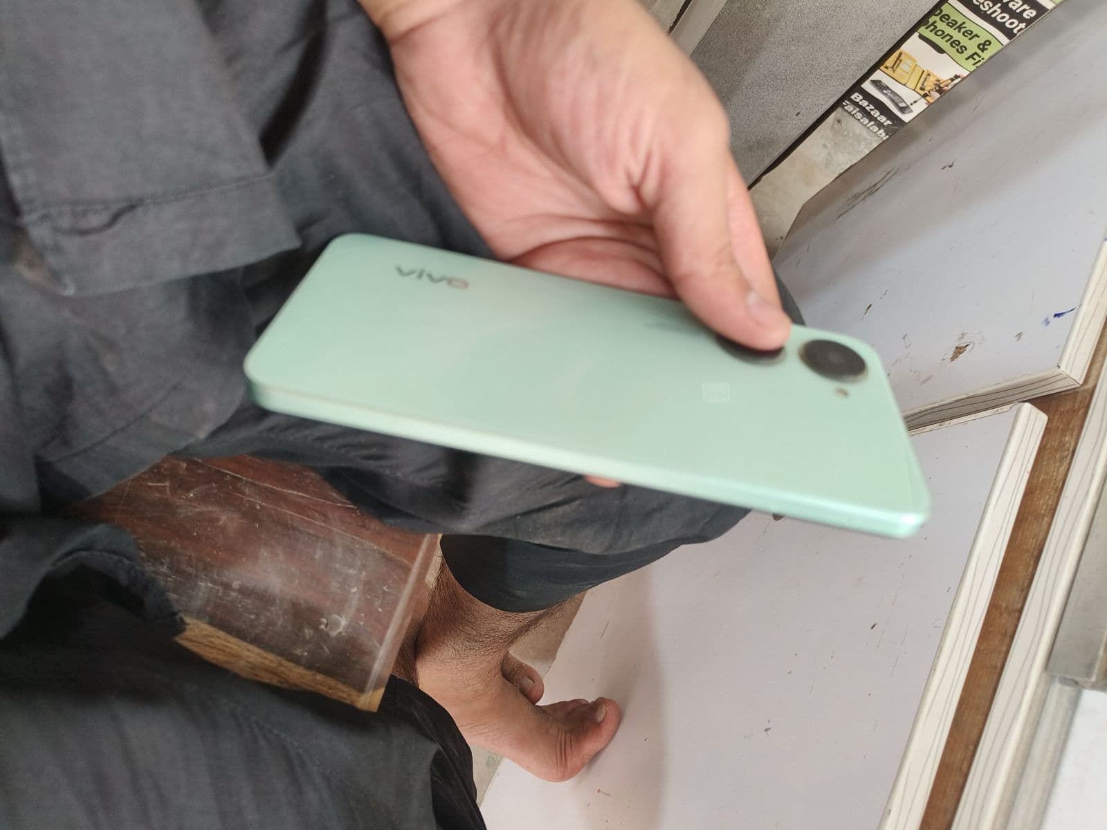 Vivo Y03t 4GB / 64GB in Gem Green — photo 5