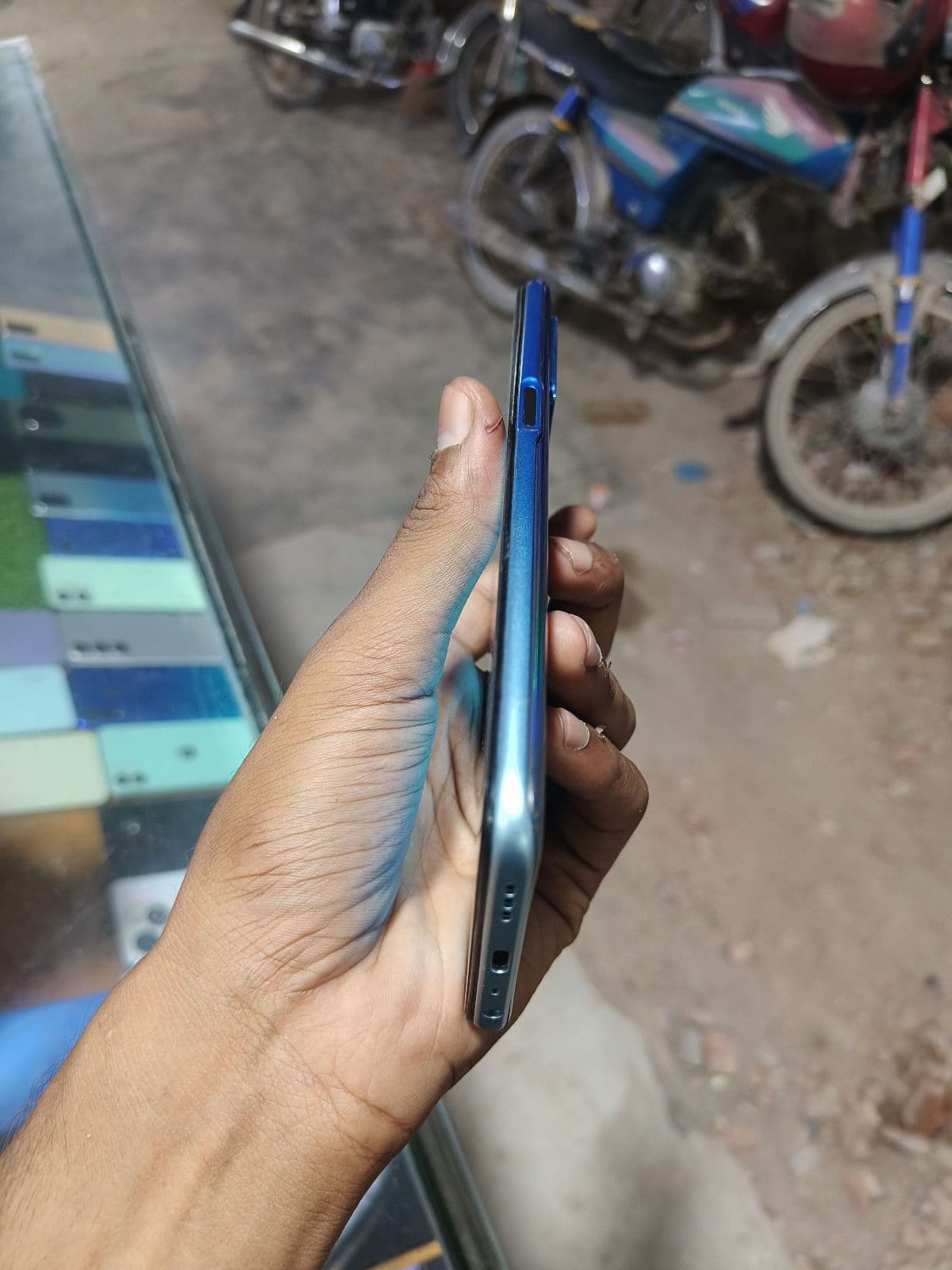 Oppo A54 4GB / 128GB in Starry Blue — photo 5