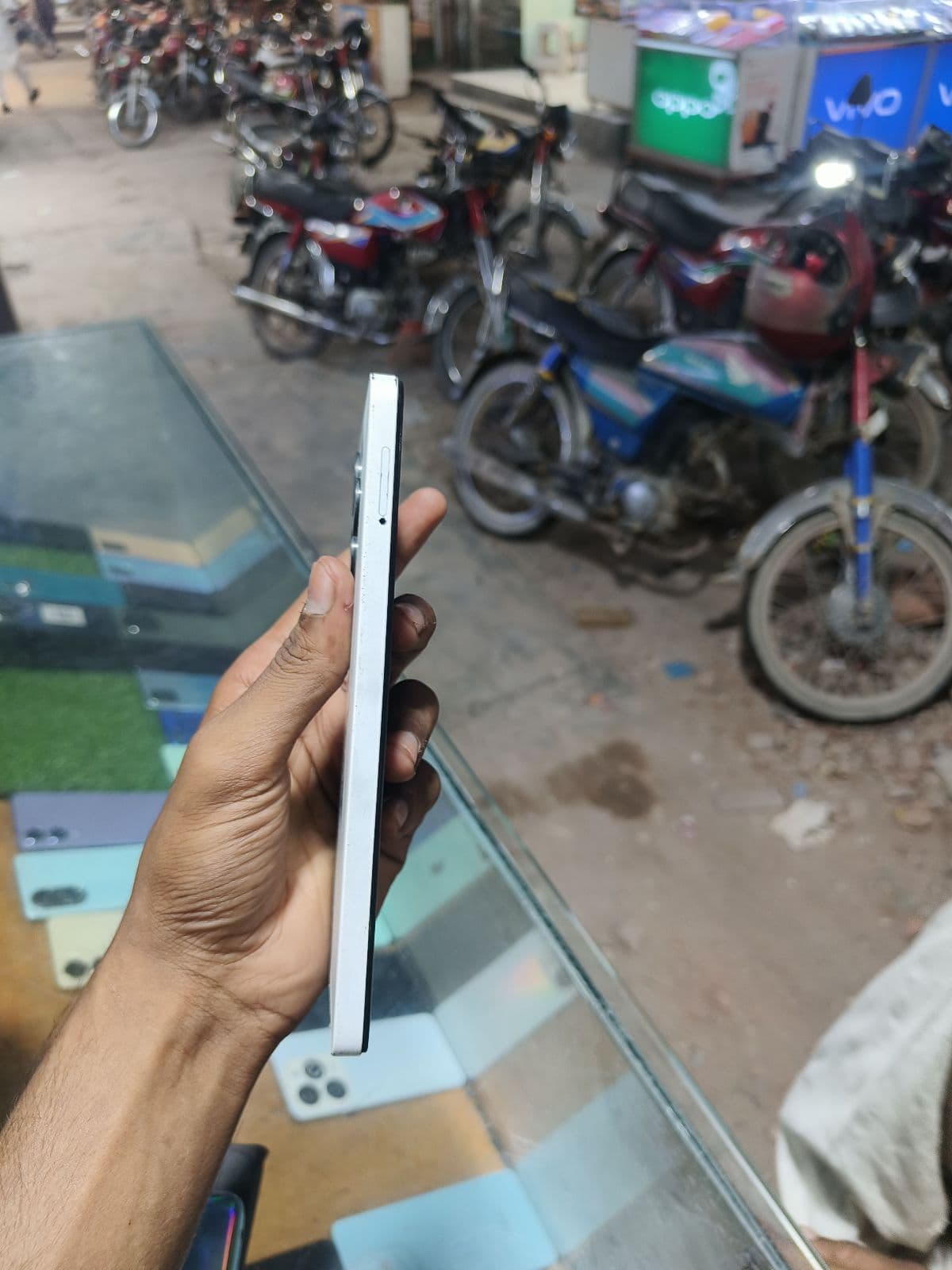 Tecno Spark 10 Pro 8GB / 128GB in Pearl White — photo 3