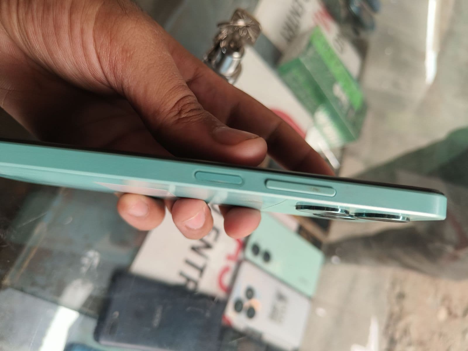 Realme C51 4GB / 64GB in Mint Green — photo 4