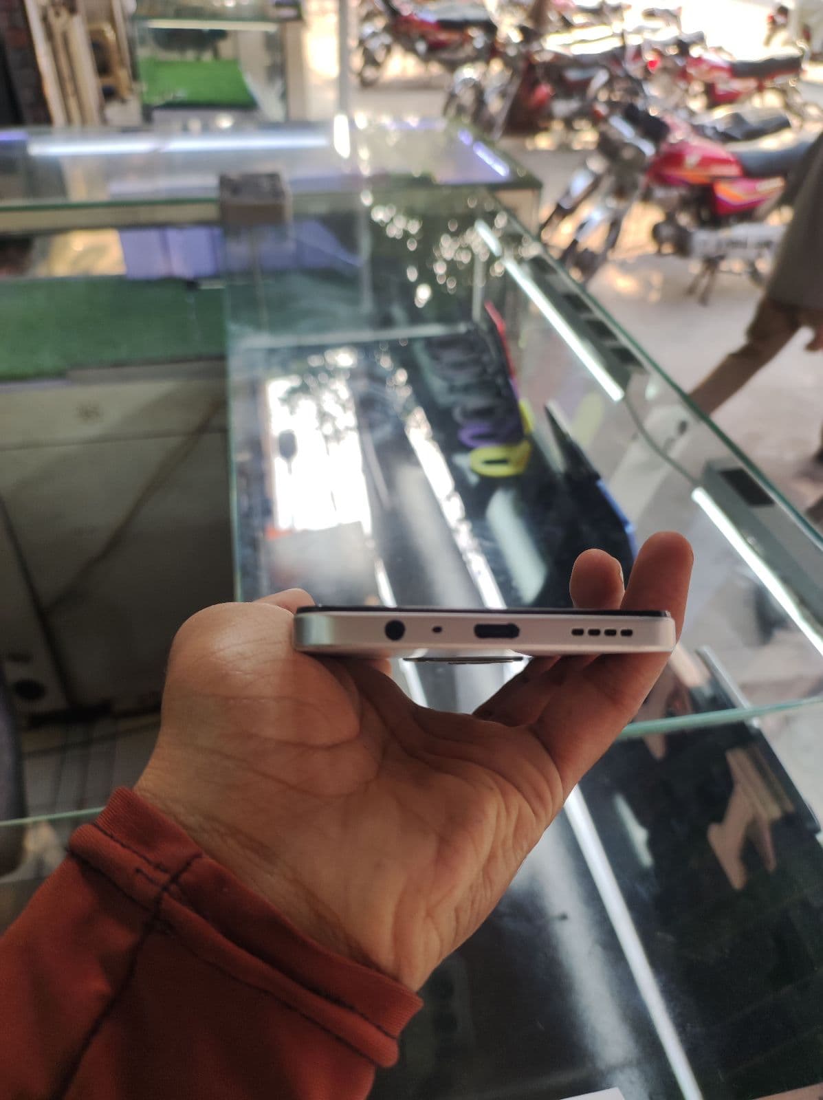 Xiaomi POCO C71 6GB / 128GB in Desert Gold — photo 4
