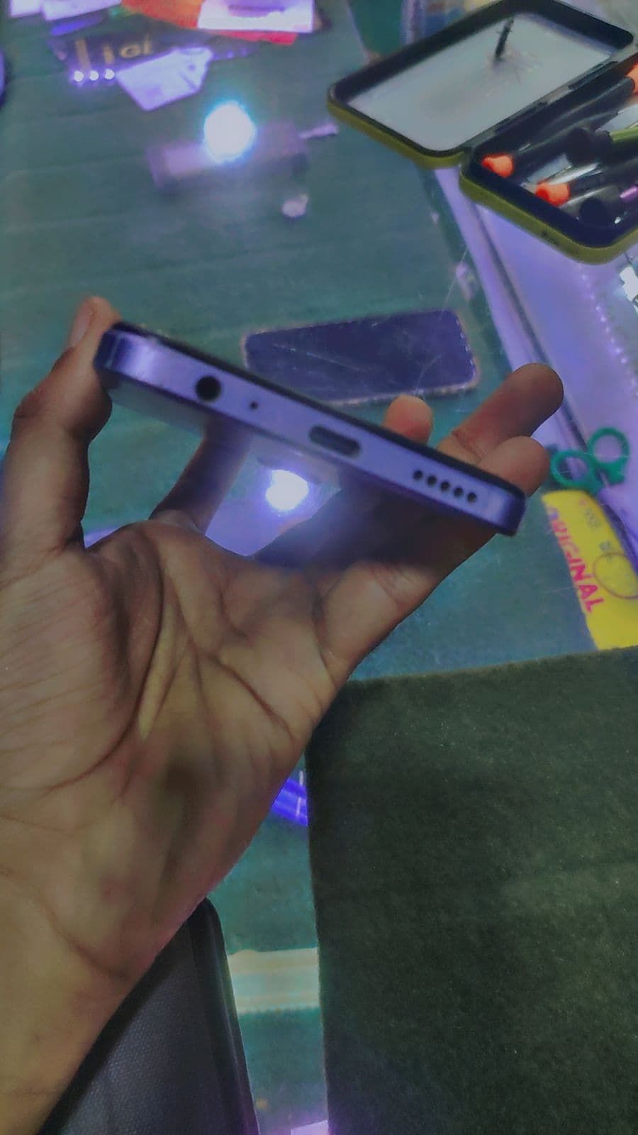 Vivo Y17s 4GB / 128GB in Glitter Purple — photo 3