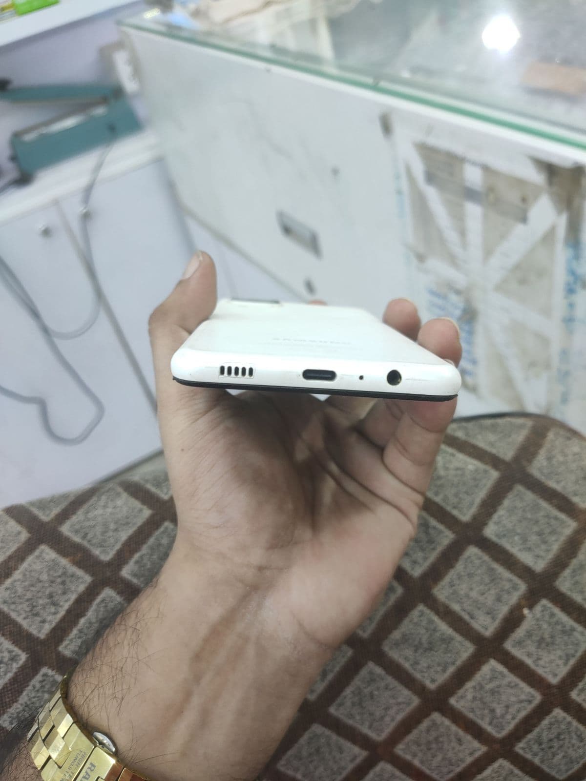 Samsung Galaxy A12 4GB / 128GB in White — photo 2