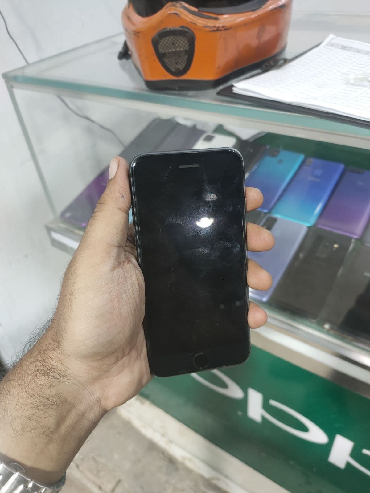 Apple iPhone 8 64GB in Space Gray — photo 2