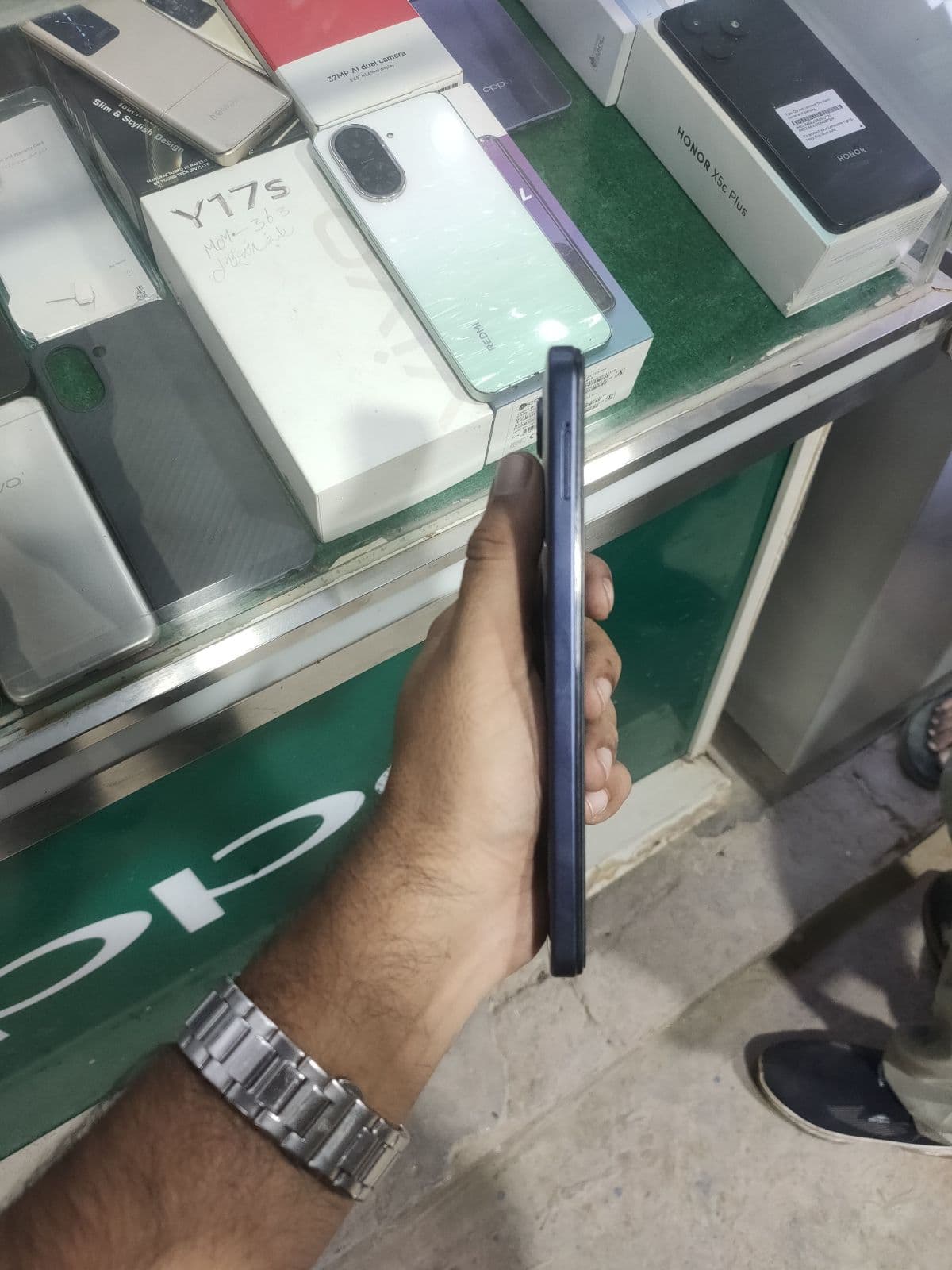 Vivo Y05 4GB / 64GB in Voyage Black — photo 3