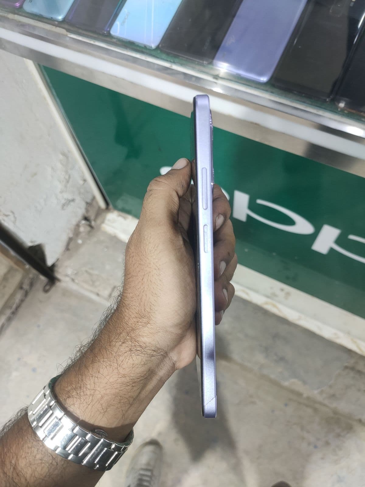 Oppo A5i 4GB / 128GB in Titanium Purple — photo 4