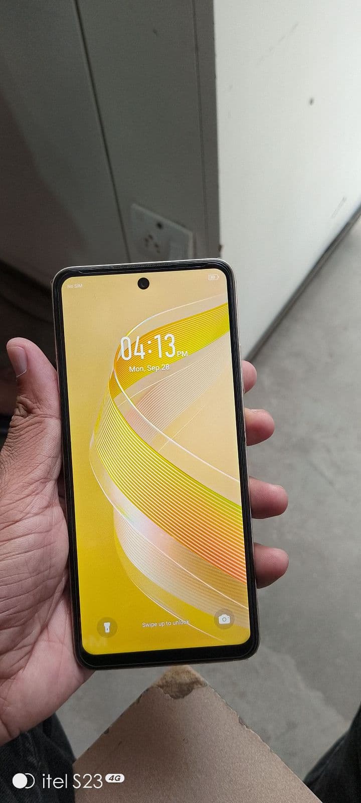 Infinix Smart 8 4GB / 64GB in Shiny Gold — photo 2