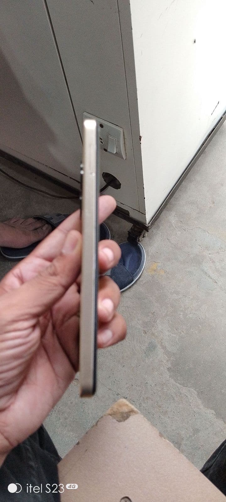 Infinix Smart 8 4GB / 64GB in Shiny Gold — photo 3