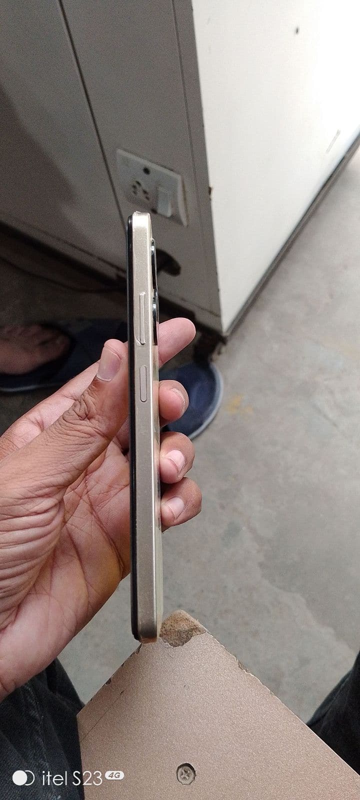 Infinix Smart 8 4GB / 64GB in Shiny Gold — photo 4