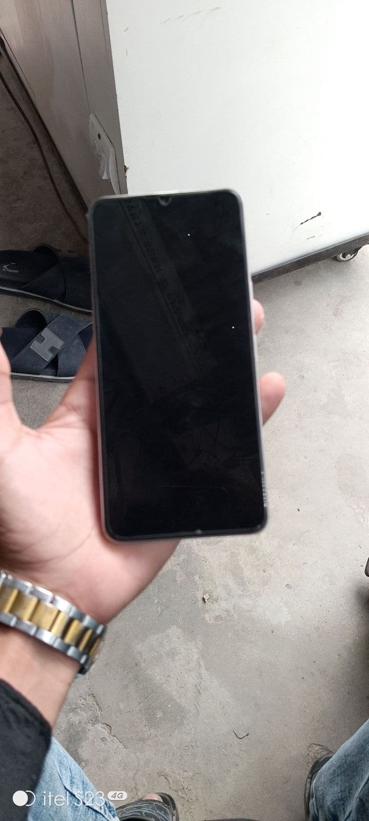 Vivo Y04 4GB / 64GB in Titanium Gold — photo 2