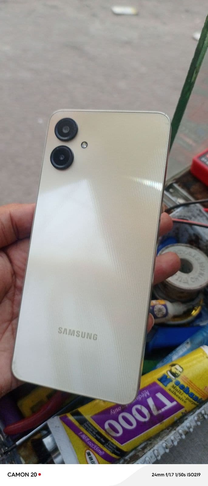 Samsung Galaxy A06 6GB / 128GB in Gold — photo 2