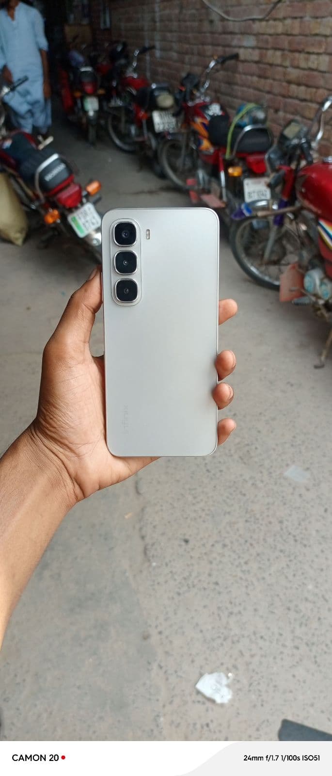 Infinix Hot 60i · 6GB / 128GB