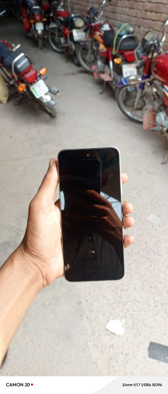 Infinix Hot 60i 6GB / 128GB in Titanium Silver — photo 2