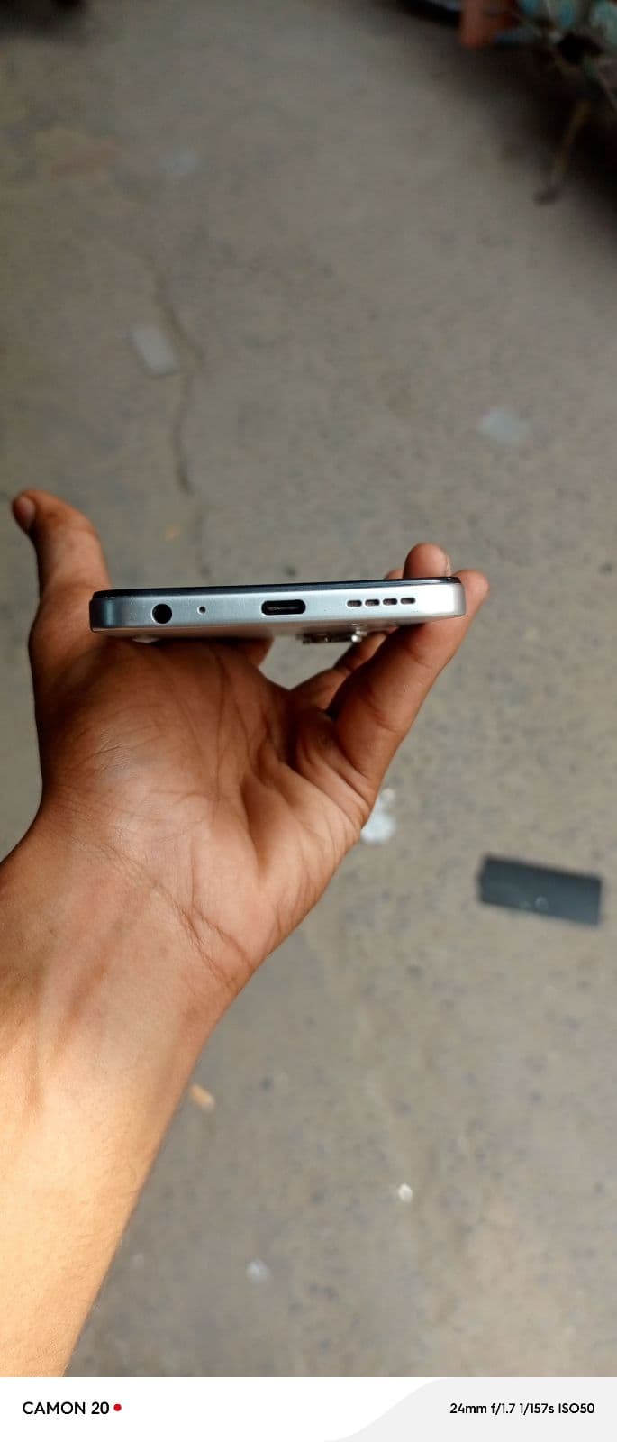 Infinix Hot 60i 6GB / 128GB in Titanium Silver — photo 3
