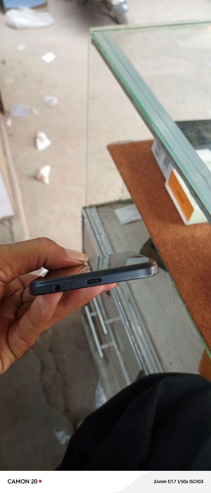Infinix Smart 20 4GB / 64GB in Shadow Black — photo 3