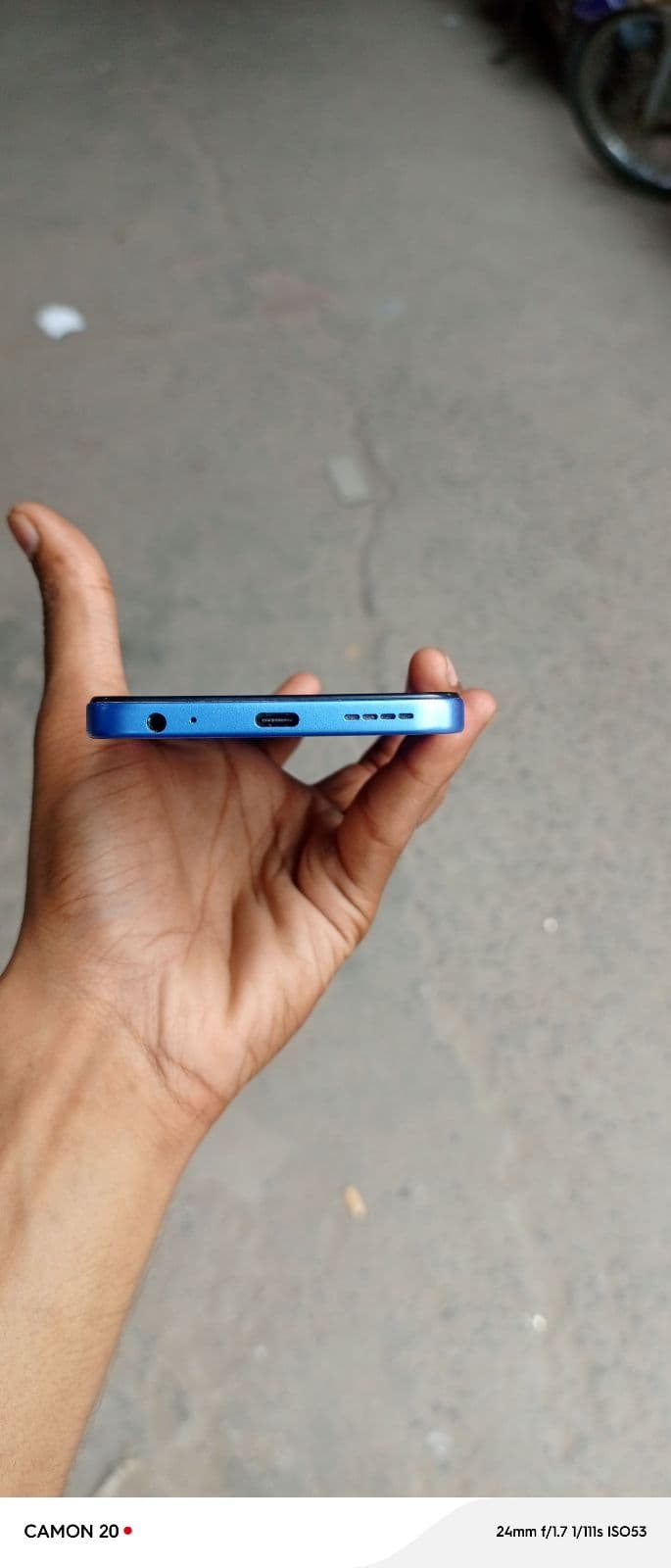 Infinix Smart 10 Plus 4GB / 128GB in Iris Blue — photo 3