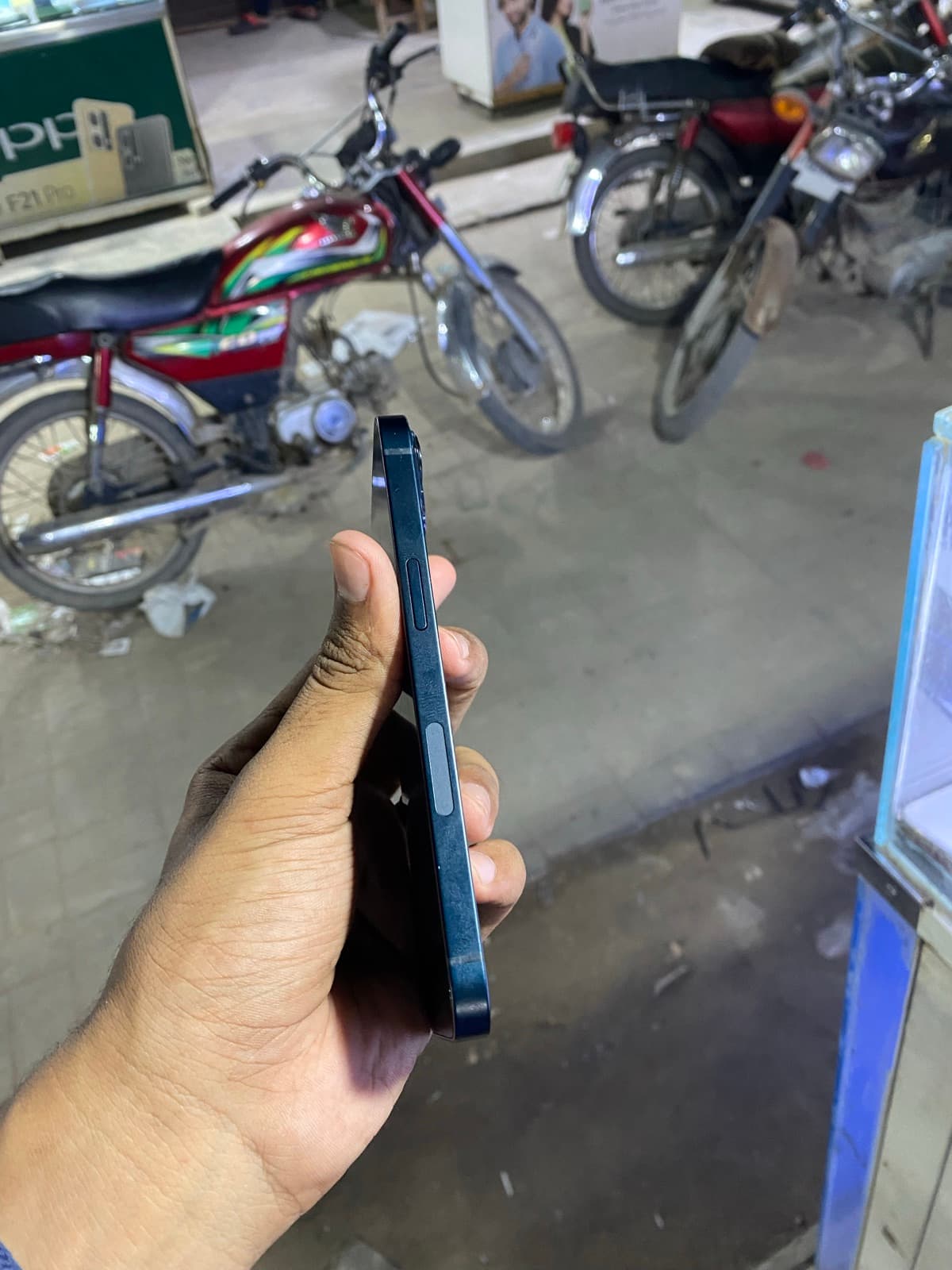 Apple iPhone 13 128GB in Blue — photo 3