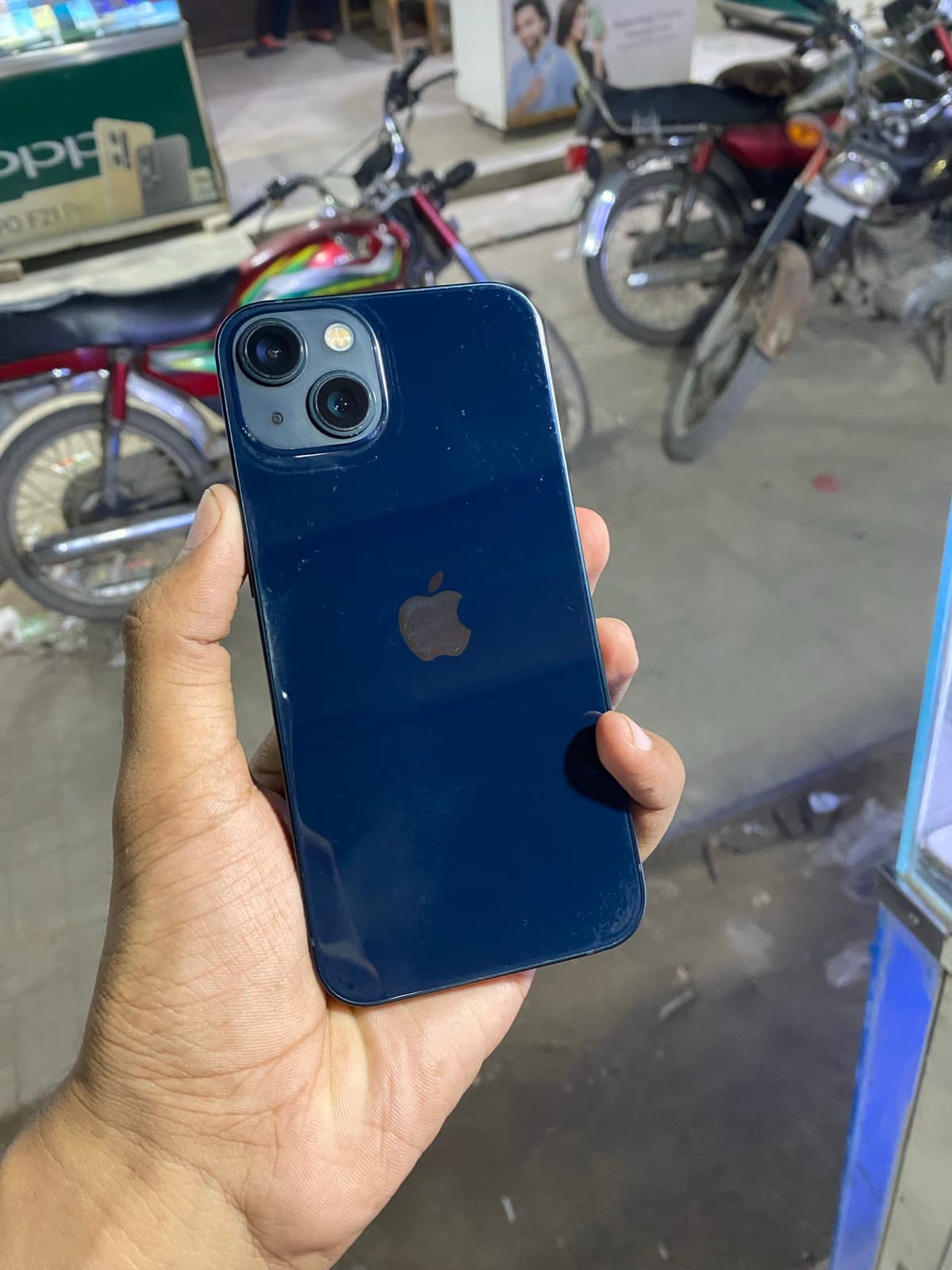 Apple iPhone 13 128GB in Blue — photo 4