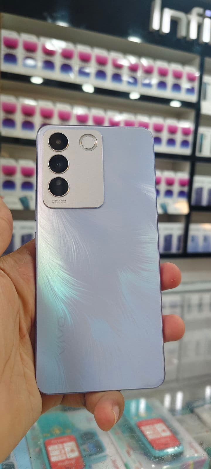 Vivo V27e 8GB / 256GB in Lavender Purple — photo 2