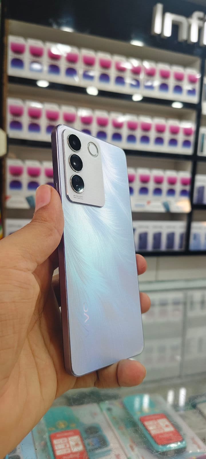 Vivo V27e 8GB / 256GB in Lavender Purple — photo 4