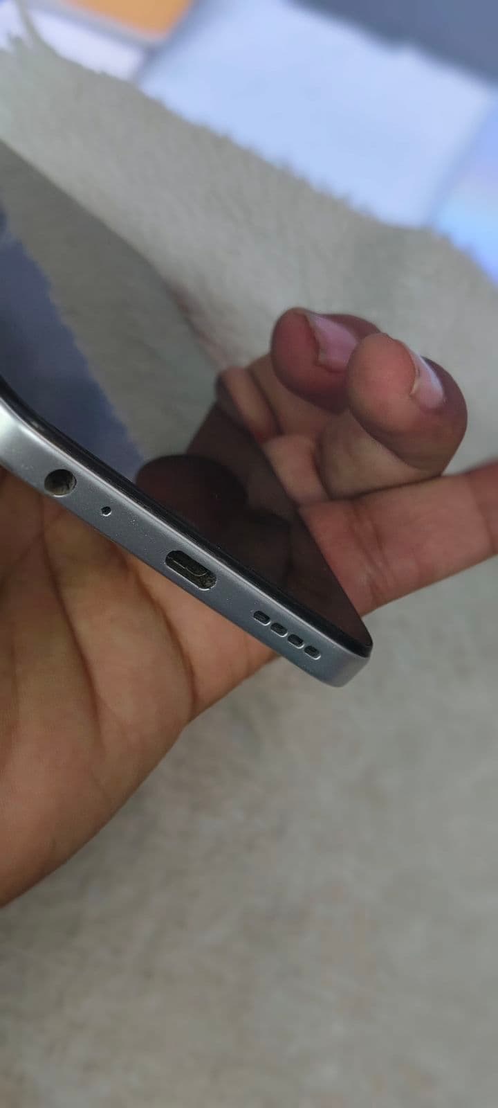 Infinix Hot 60i 6GB / 128GB in Titanium Silver — photo 3