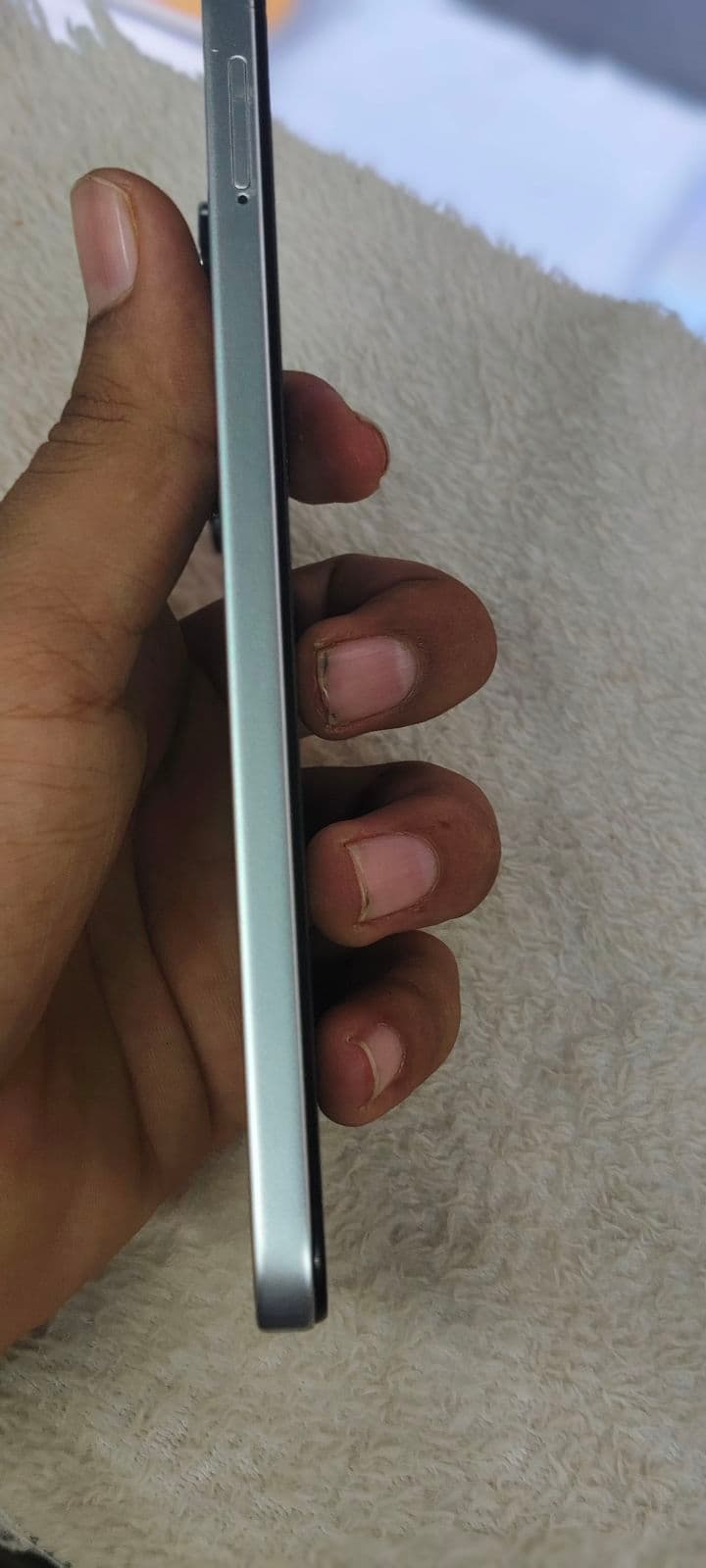 Infinix Hot 60i 6GB / 128GB in Titanium Silver — photo 2