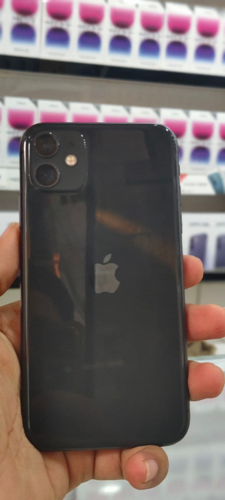iPhone 11 · 64GB