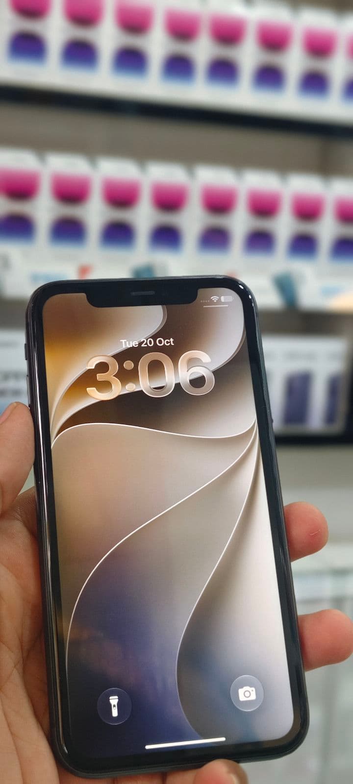 Apple iPhone 11 64GB in Black — photo 3