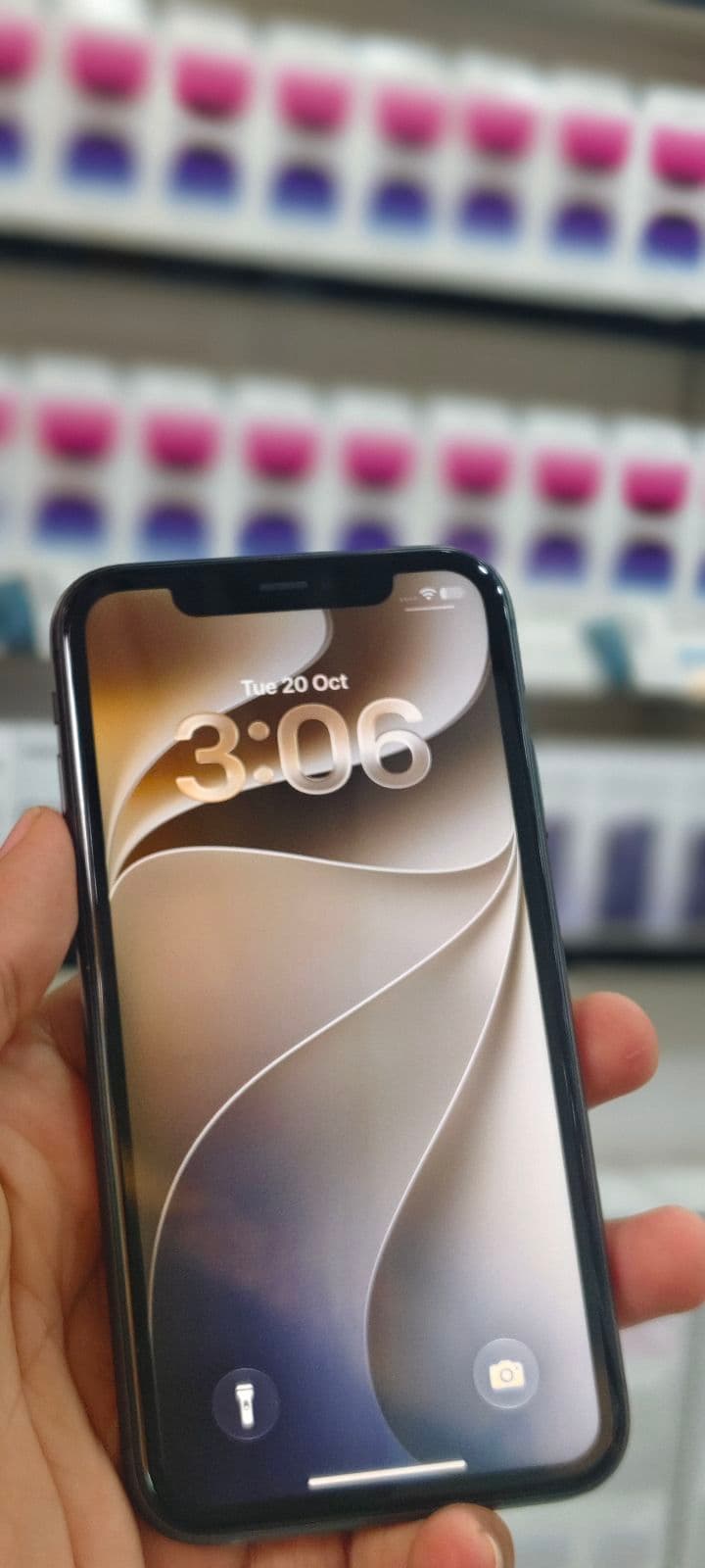 Apple iPhone 11 64GB in Black — photo 4