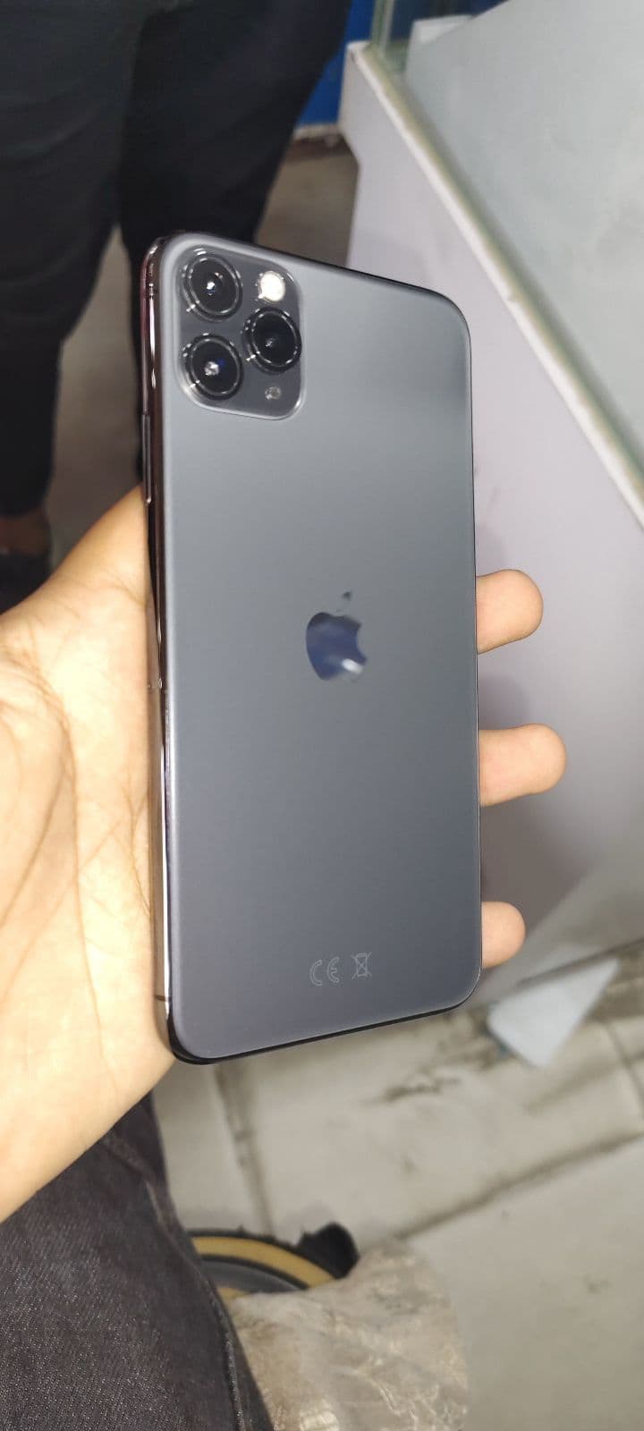 Apple iPhone 11 Pro Max 256GB in Space Gray — photo 2