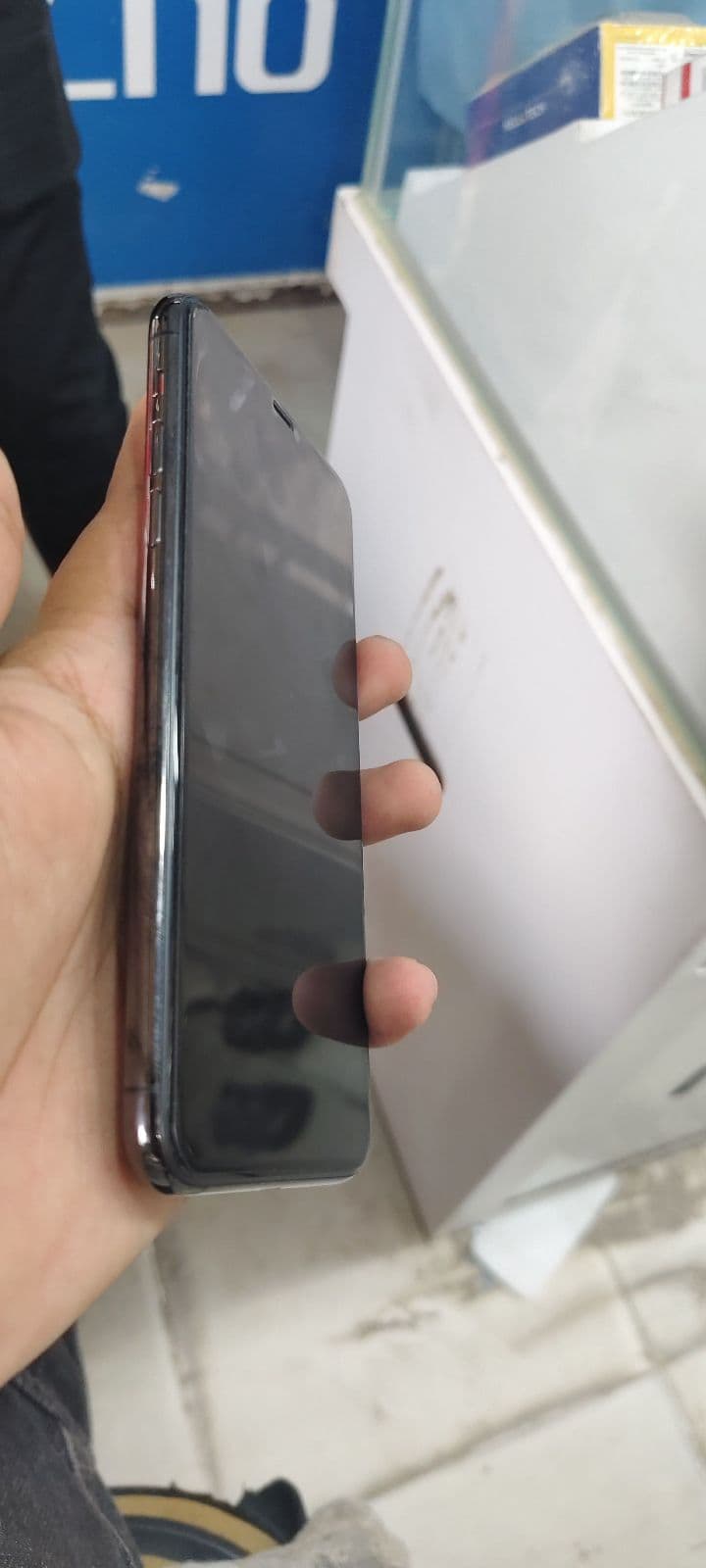 Apple iPhone 11 Pro Max 256GB in Space Gray — photo 4