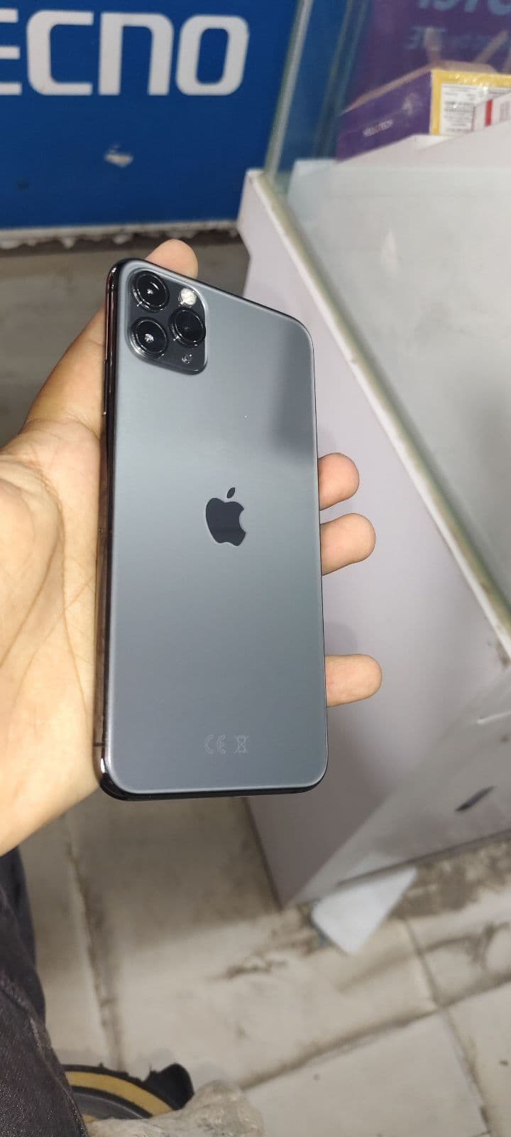 Apple iPhone 11 Pro Max 256GB in Space Gray — photo 5