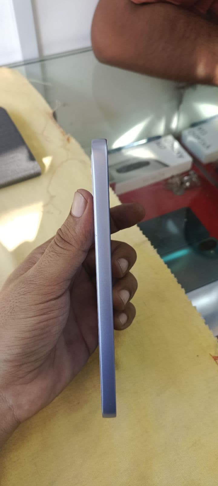 Oppo Reno 15 F 5G 8GB / 256GB in Aurora Blue — photo 3