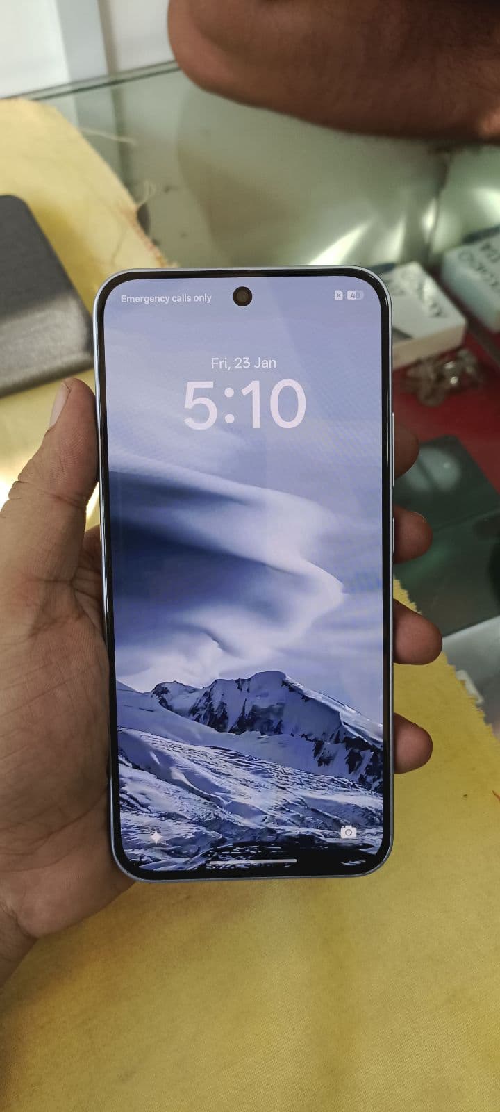 Oppo Reno 15 F 5G 8GB / 256GB in Aurora Blue — photo 2