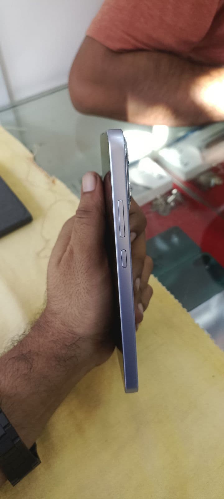 Oppo Reno 15 F 5G 8GB / 256GB in Aurora Blue — photo 4